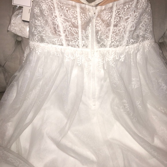 HOST PICK ✨ Floral Appliqué Corset Bodice Wedding Gown 🤍 - Picture 12 of 17